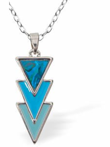 Paua Shell Triple Triangles&nbsp;Necklace
26mm, Rhodium Plated

18" Chain
Hypoallergenic: Nickel, Lead and Cadmium free
Delivered in a soft, black, velveteen pouch
