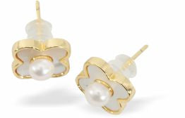 Iridescent Clover Stud Earrings with Pearl, Golden Framed
Hypoallergenic: Rhodium Plated, Nickel, Lead and Cadmium Free

12mm in size

Delivered in a soft, black, velveteen pouch