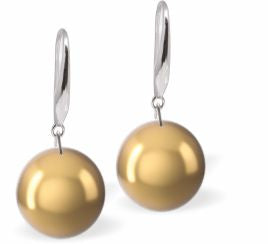 Austrian Crystal Classic Pearl Drop Earrings in Bright Gold Pearls are 8mm in size Hypo allergenic, free from cadmium, lead and nickel Colour: Bright Gold Rhodium Plated Earwires See matching Necklace CP105