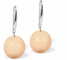 Austrian Crystal Classic Pearl Drop Earrings in Peach Pink Pearls are 8mm in size Hypo allergenic, free from cadmium, lead and nickel Colour: Peach Pink Rhodium Plated Earwires See matching Necklace CP103